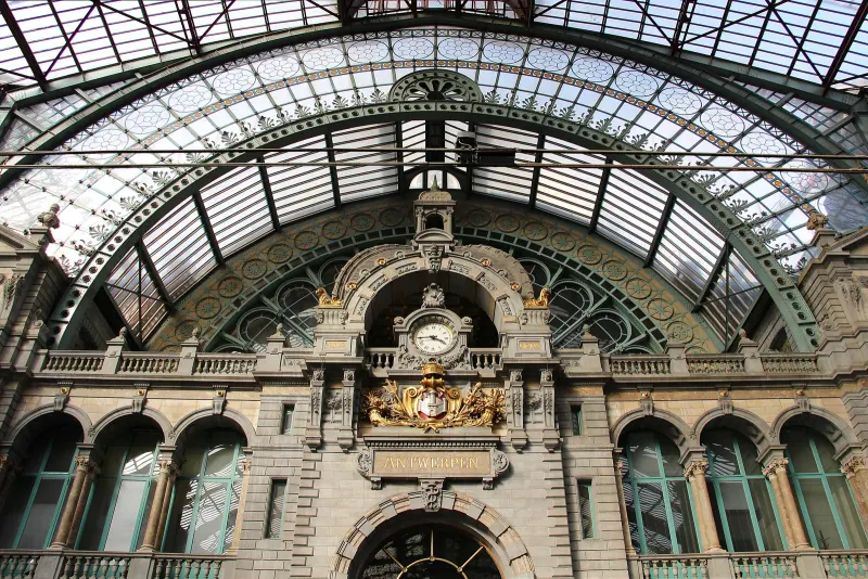 The glass dome over the Antwerpen-Centraal concourse