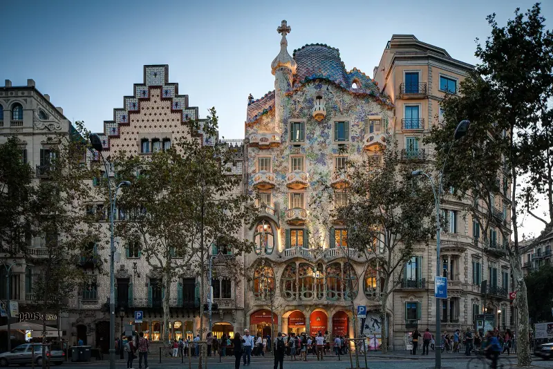 Casa Batlló and its neighbours on Passeig de Gràcia