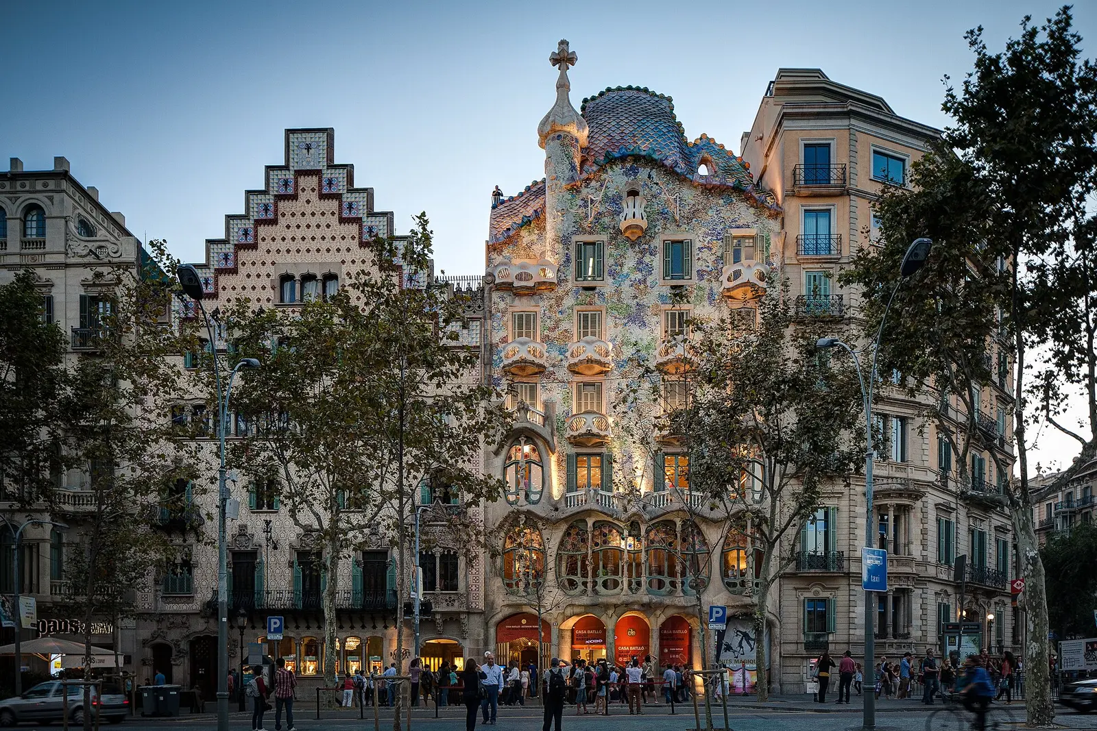 Casa Batlló and its neighbours on Passeig de Gràcia