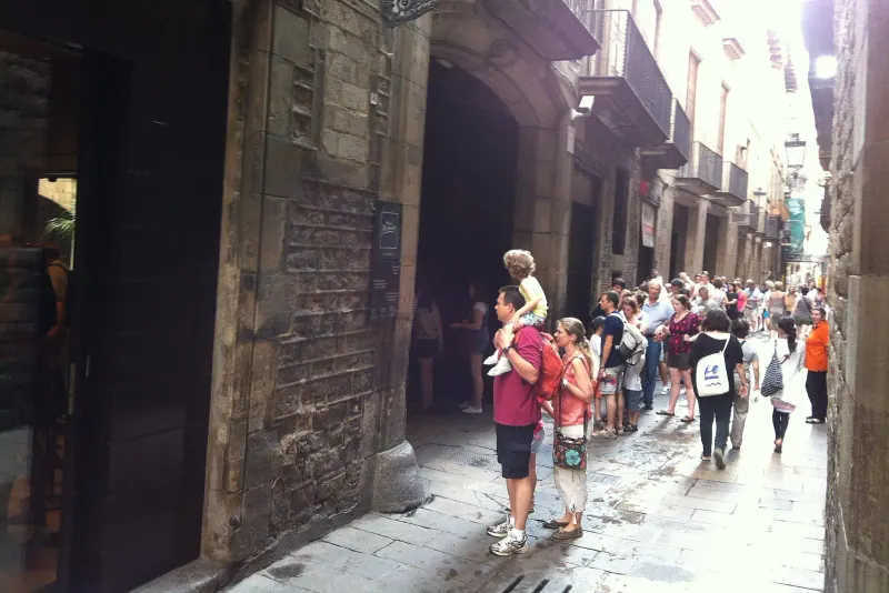 Visitors in Carrer de Montcada outside the Museu Picasso