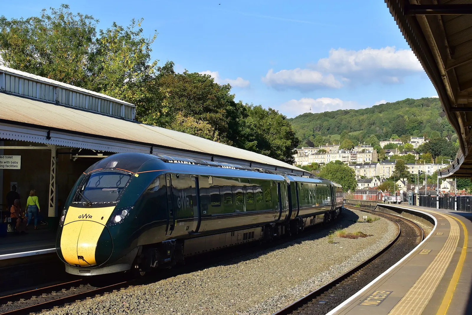 A GWR train at the platform of Bath Spa railway station