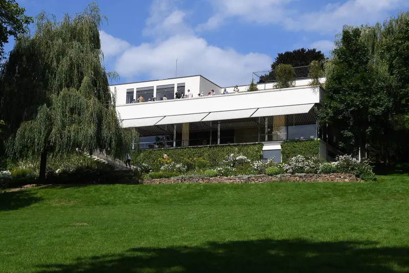 Villa Tugendhat seen from its garden, glass facade and lawn