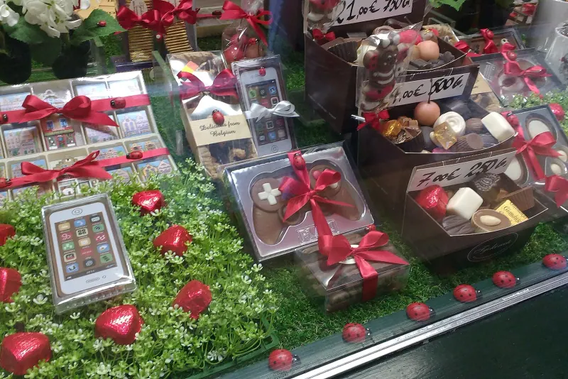Boxed chocolates in a Bruges chocolate shop window