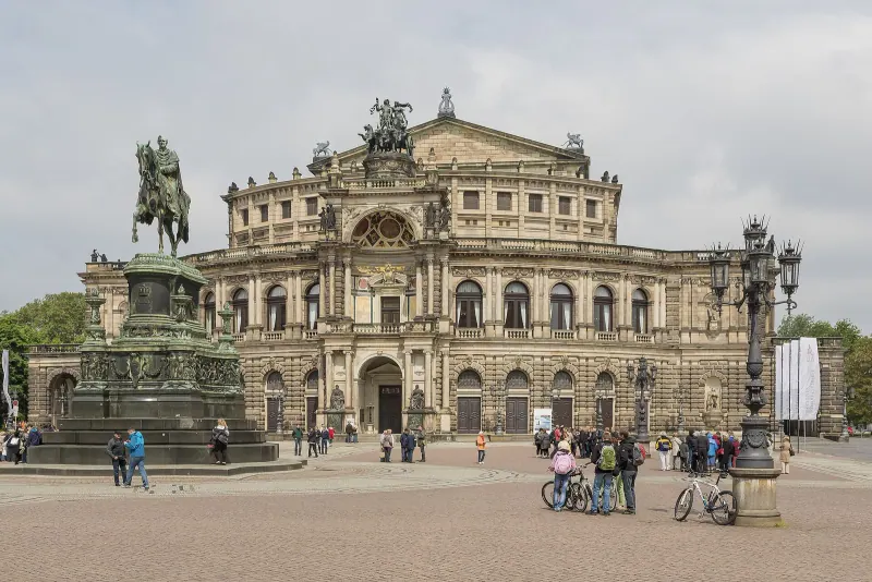 The Semperoper opera house on Theaterplatz