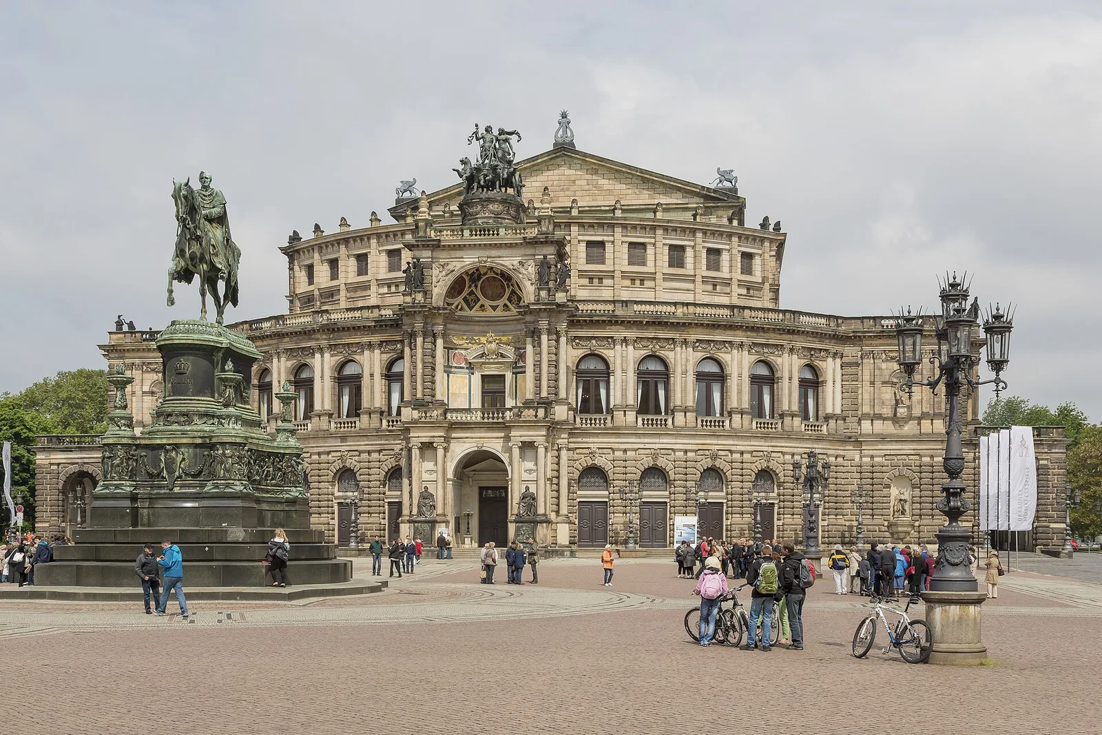The Semperoper opera house on Theaterplatz