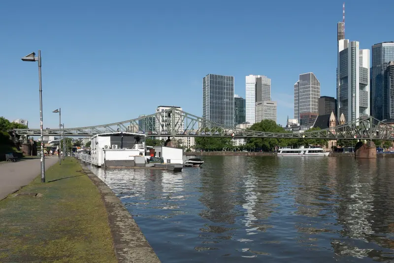 The Eiserner Steg footbridge and the Frankfurt skyline