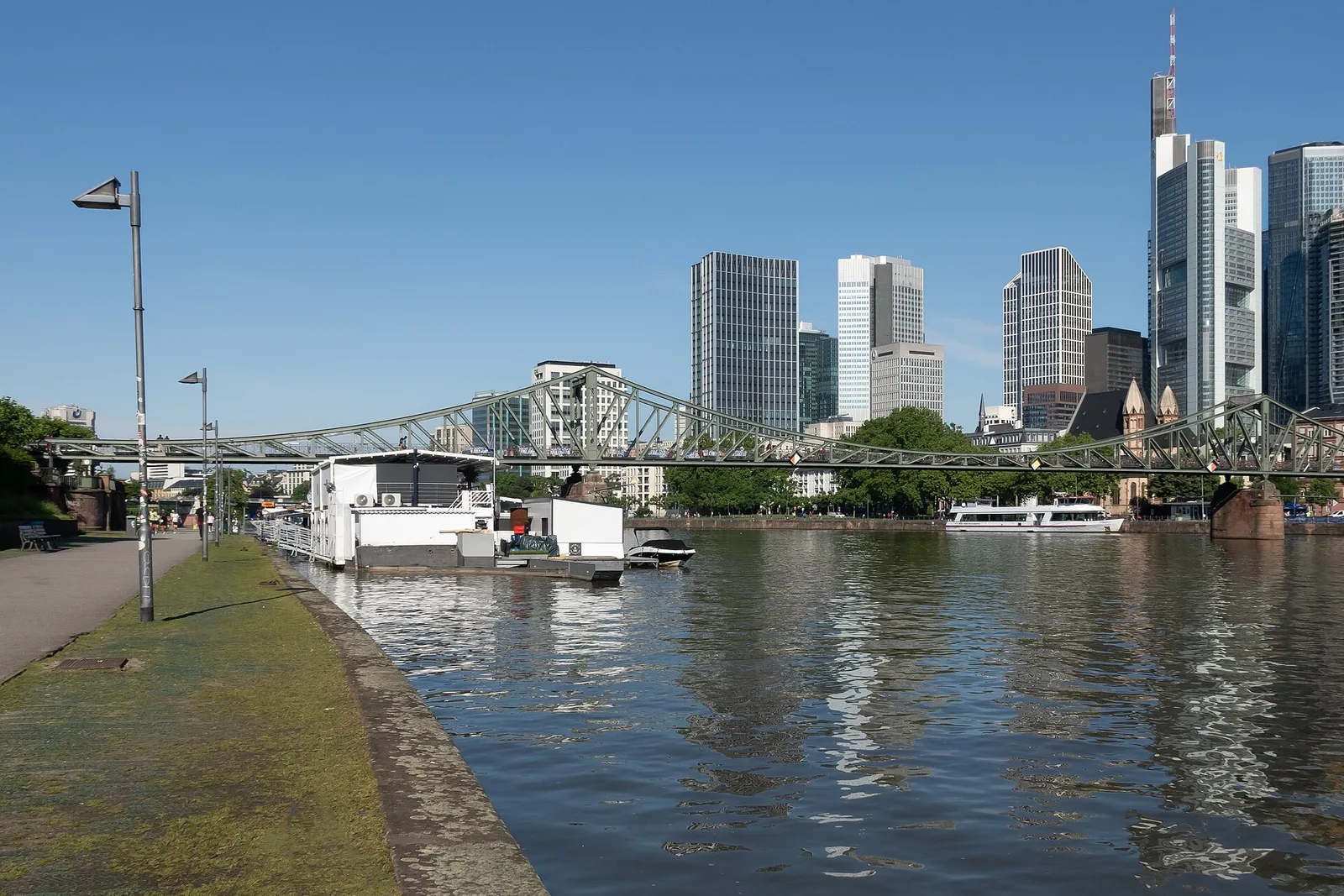The Eiserner Steg footbridge and the Frankfurt skyline