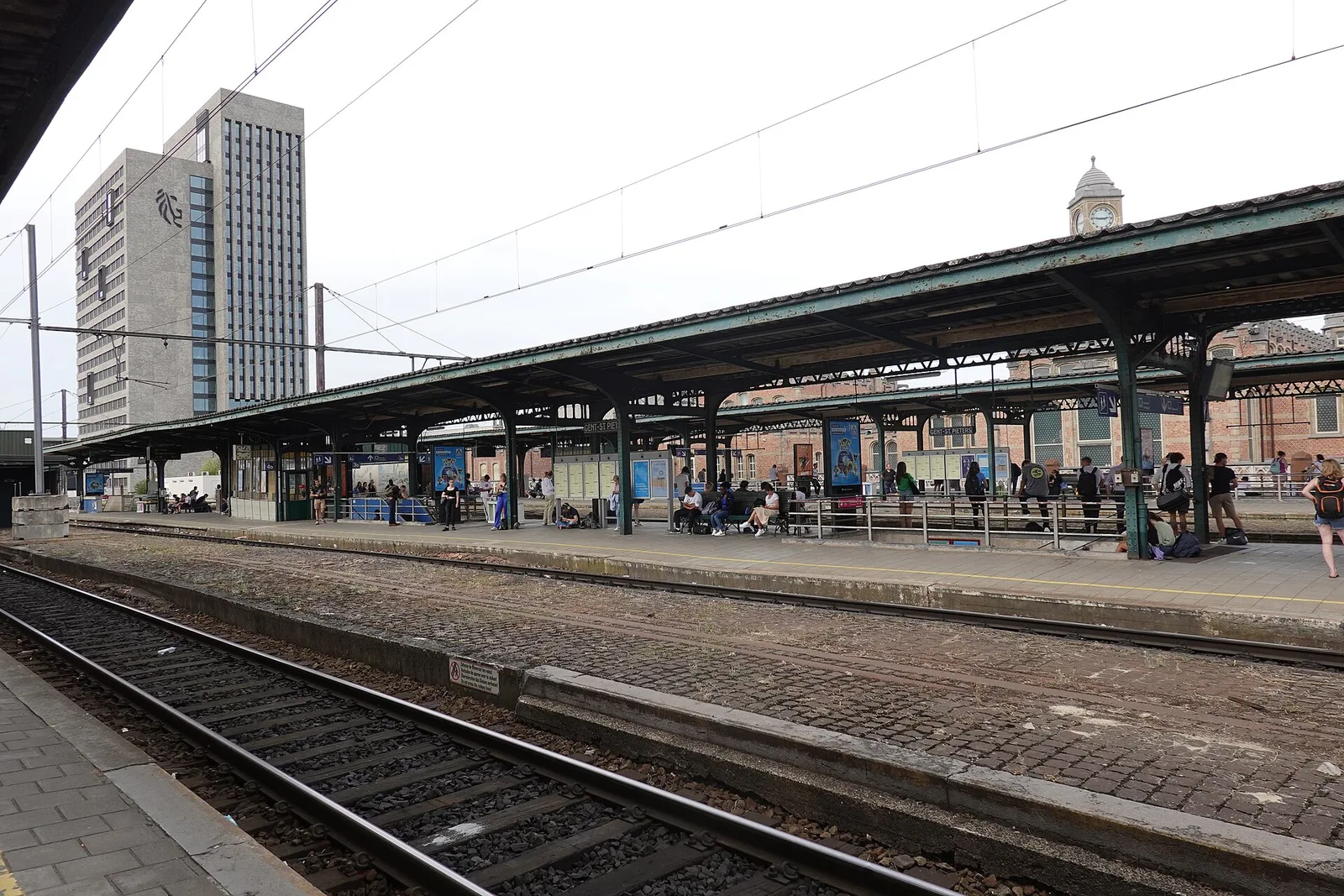 The platforms at Gent-Sint-Pieters station