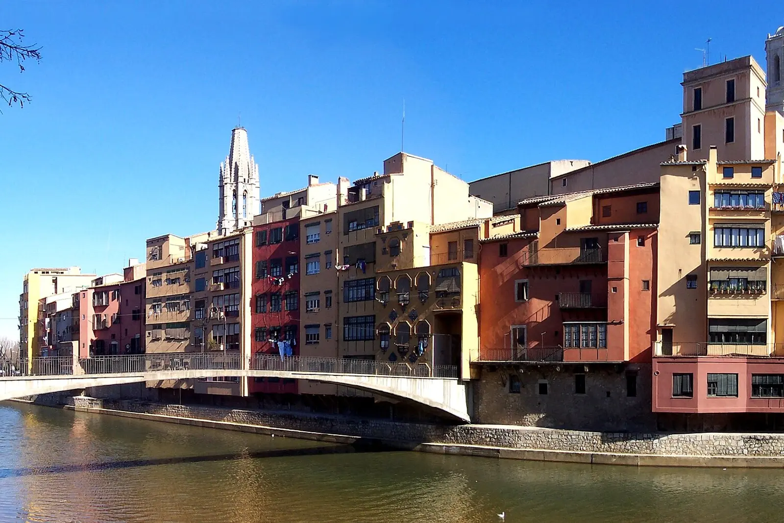 The colourful river houses of the Onyar beneath Girona cathedral