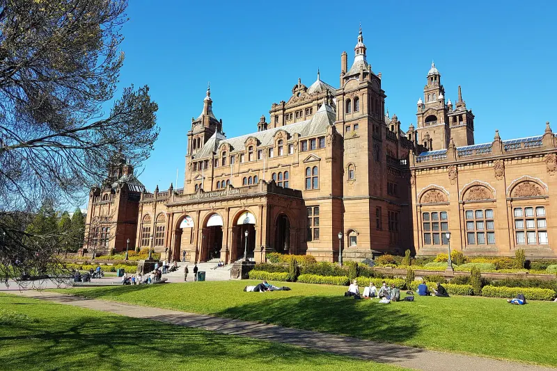The red sandstone frontage of Kelvingrove Art Gallery and Museum