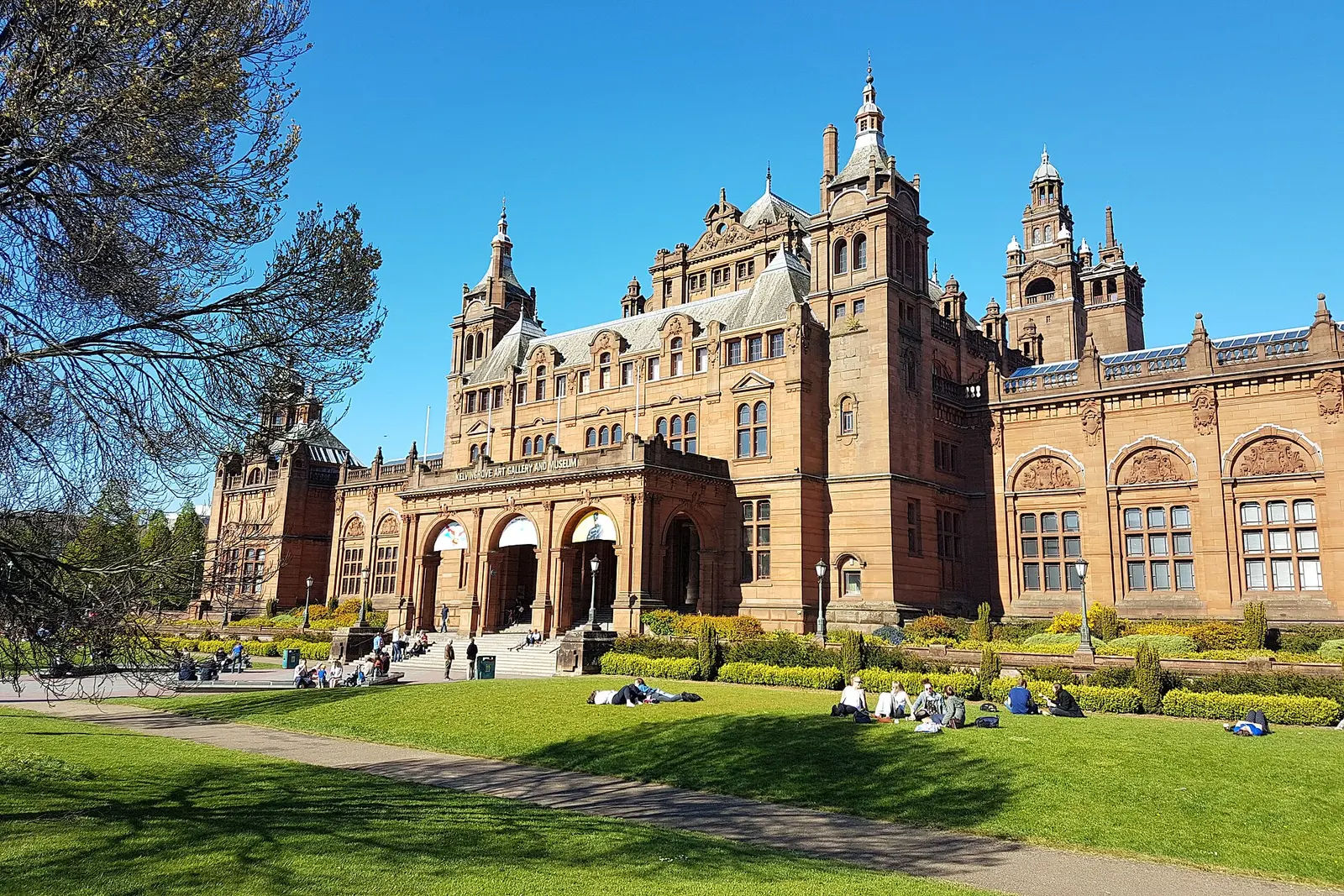 The red sandstone frontage of Kelvingrove Art Gallery and Museum