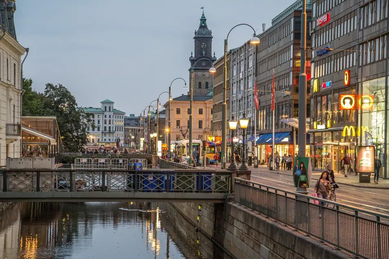 The Gothenburg canal seen from a Paddan boat