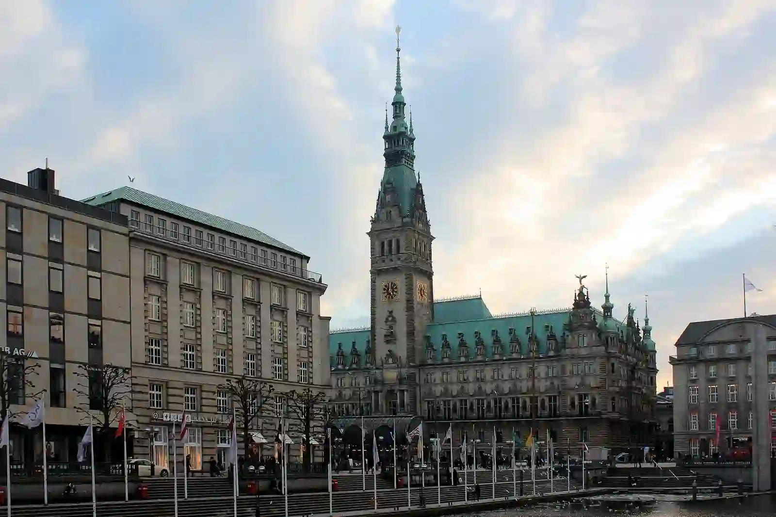 Hamburg Rathaus across the Kleine Alster