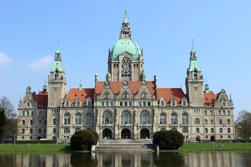 The Neues Rathaus across the Maschteich