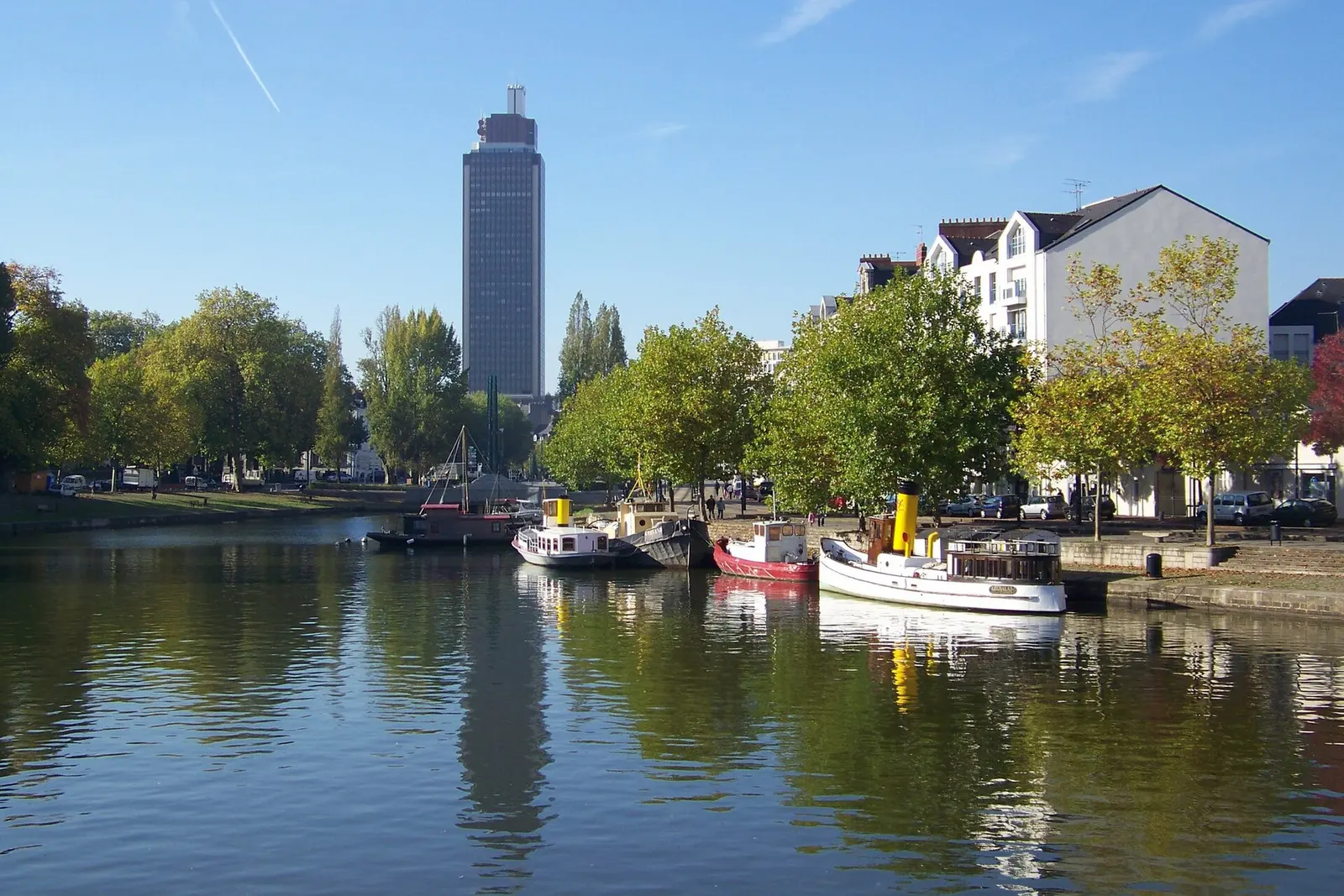 The Erdre quays and Tour Bretagne