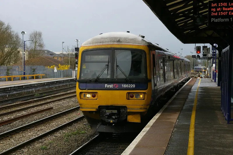 A train at the platform at Oxford station