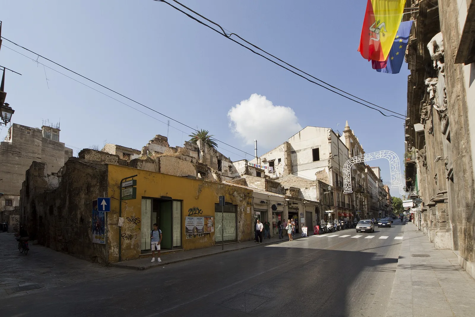Via Vittorio Emanuele in old Palermo