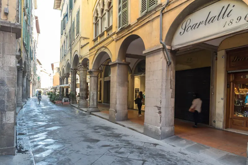 An arcaded shopping street in the Borgo Stretto area of Pisa