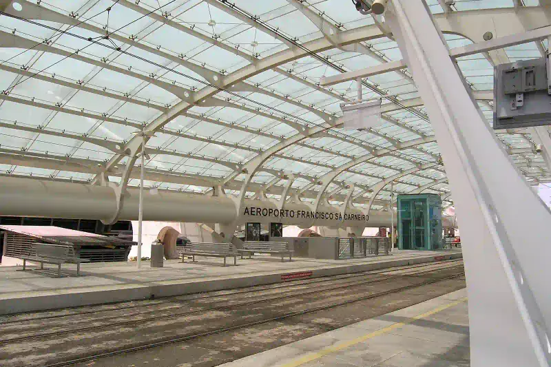 The Porto metro platform at Francisco Sa Carneiro airport