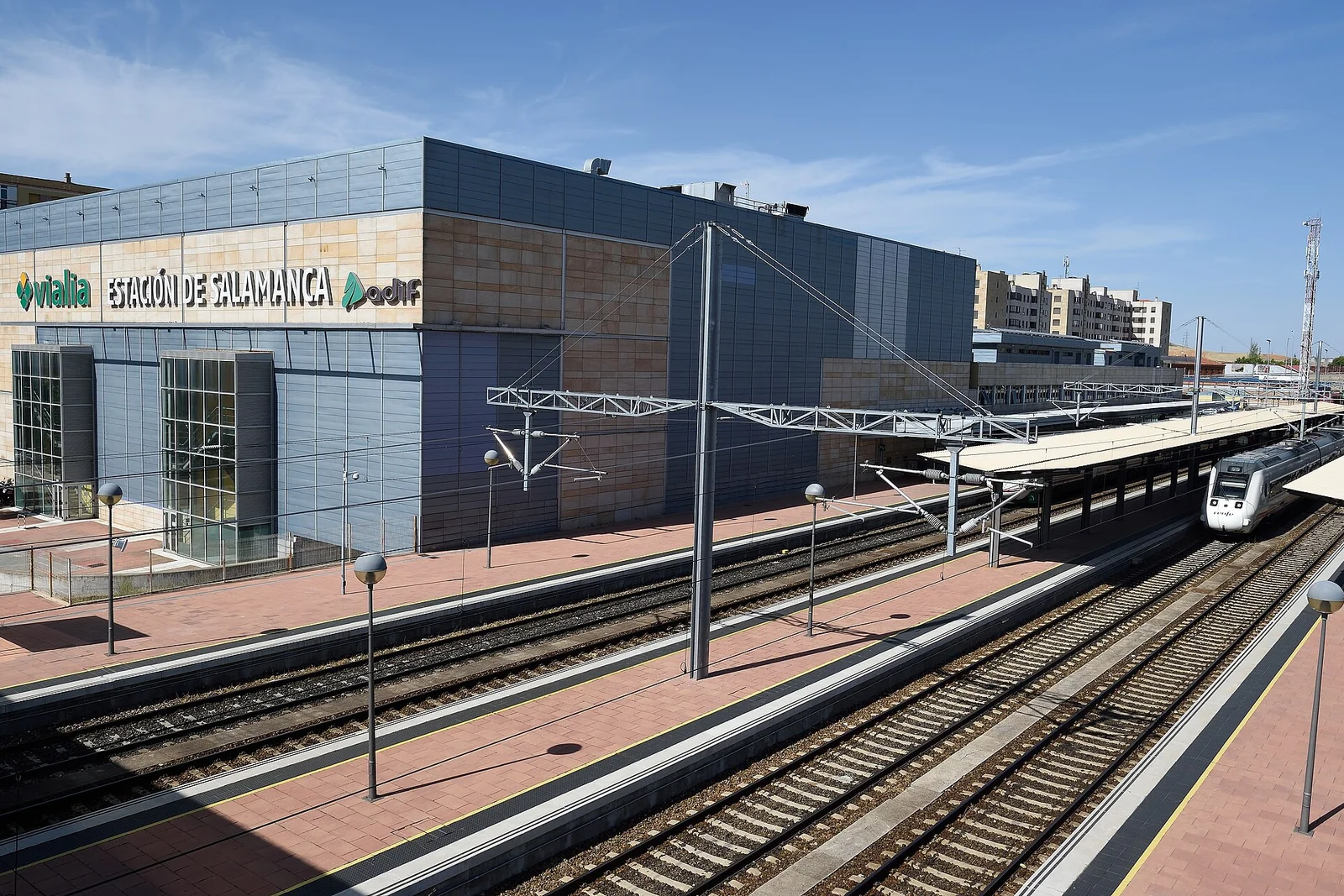 A train at the platforms of Salamanca railway station