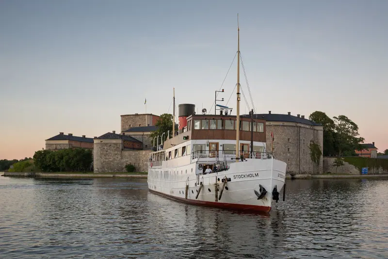An archipelago ferry leaving central Stockholm