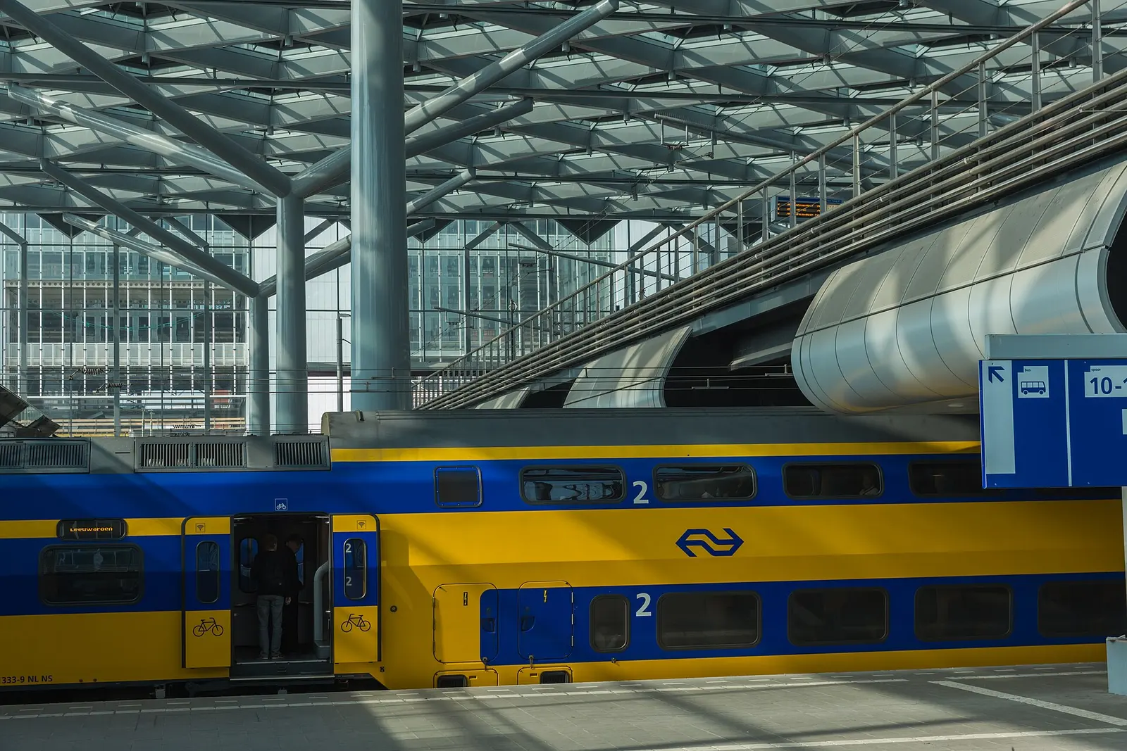 Platforms and trains at Den Haag Centraal station