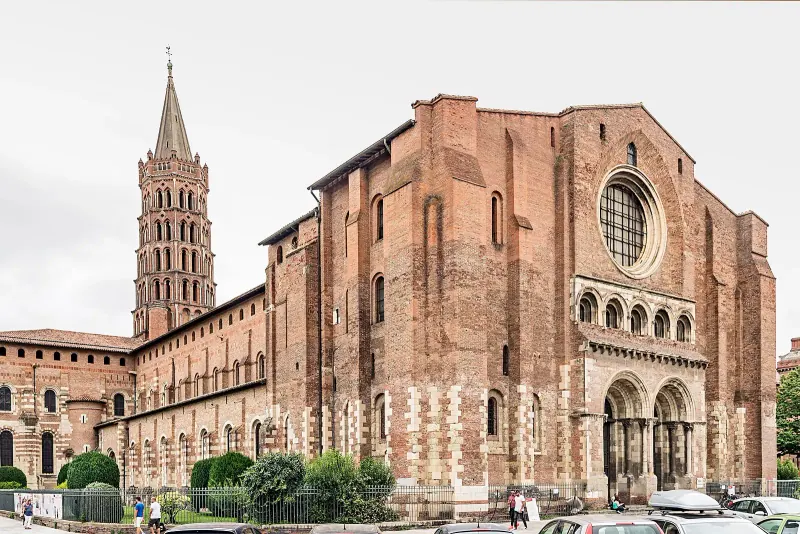 The brick tower and apse of the Basilique Saint-Sernin
