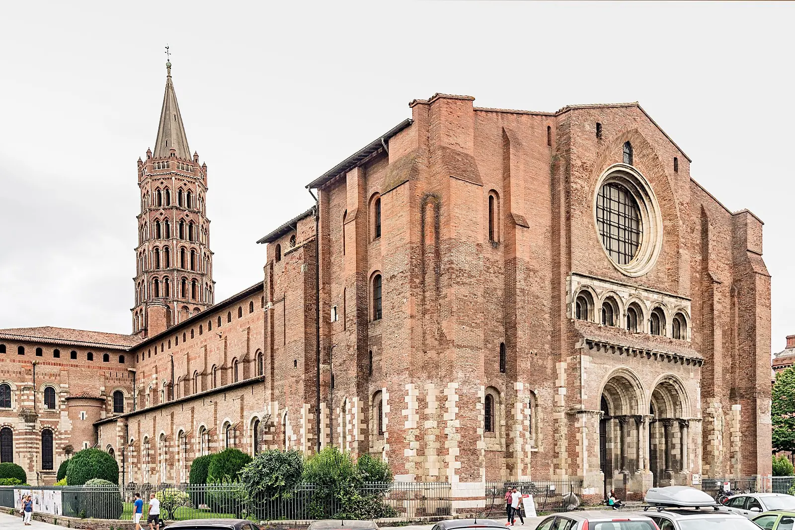 The brick tower and apse of the Basilique Saint-Sernin