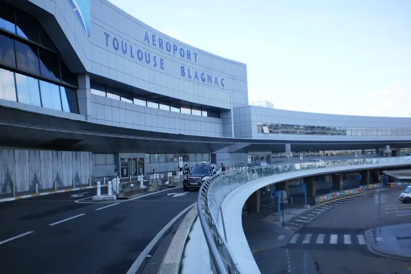 The terminal building and tramway at Toulouse-Blagnac Airport
