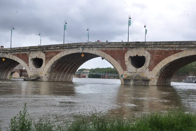 The Pont Neuf over the Garonne in Toulouse