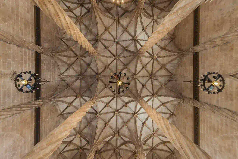 Palm vaulted ceiling of the Contract Hall in La Lonja de la Seda