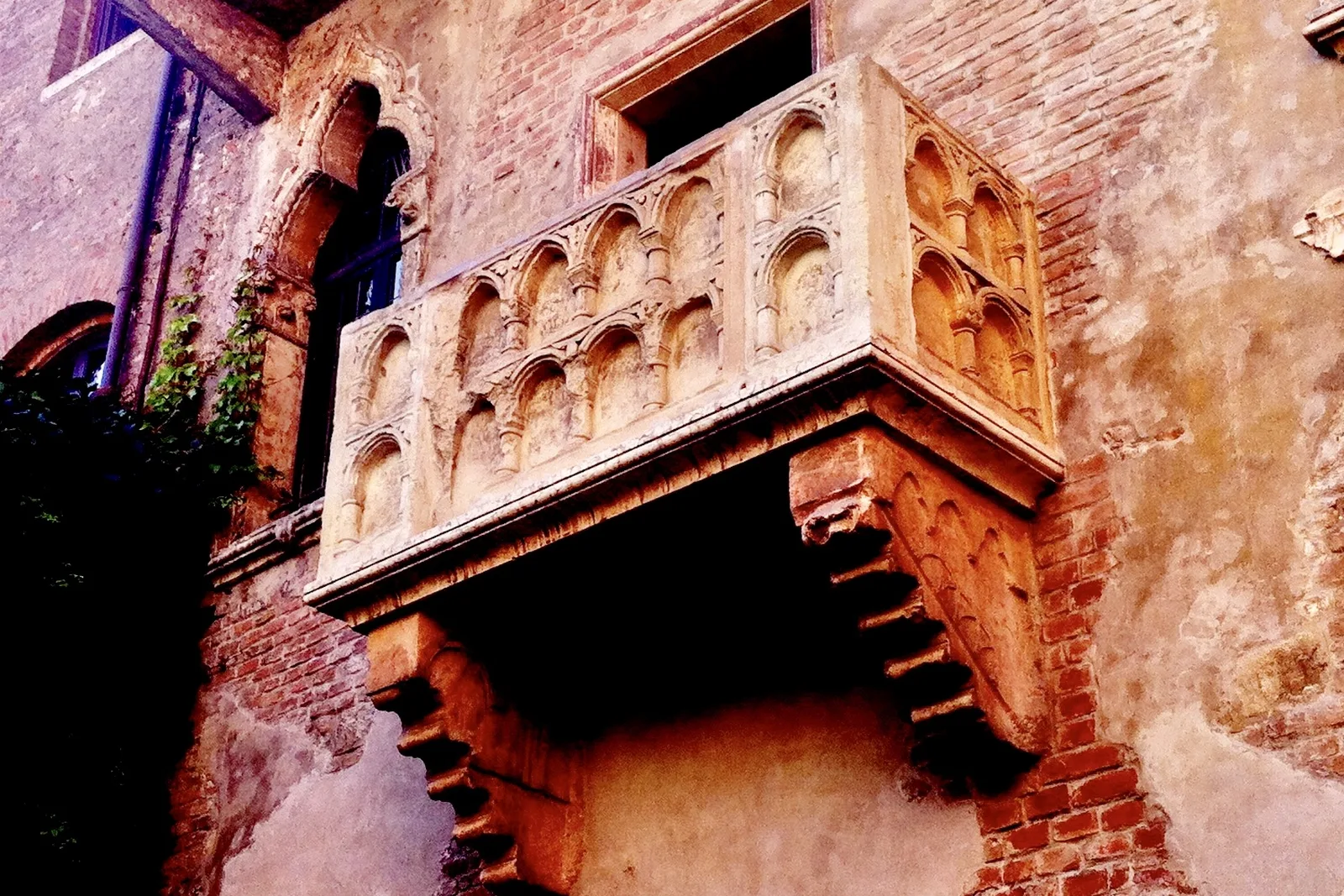 The balcony of the Casa di Giulietta in Verona