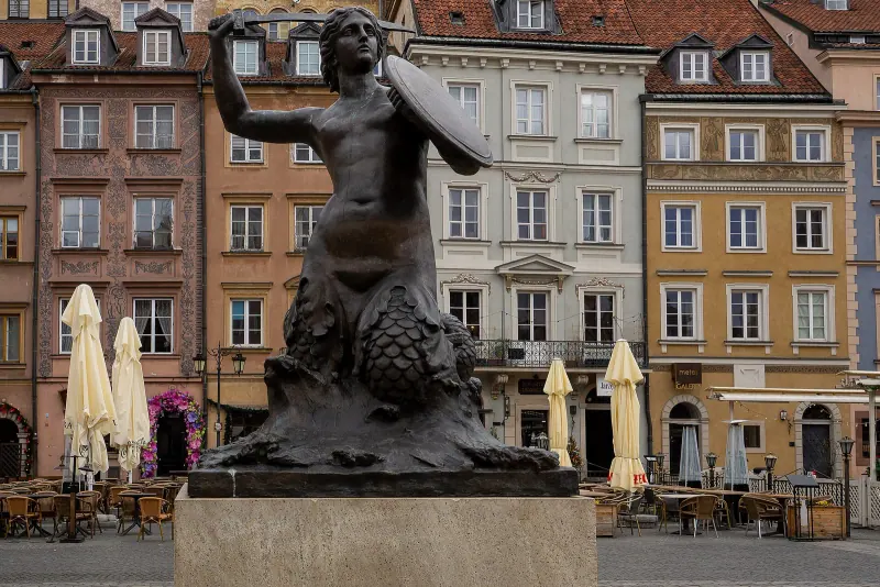 Mermaid statue and townhouses in Warsaw Old Town Market Square